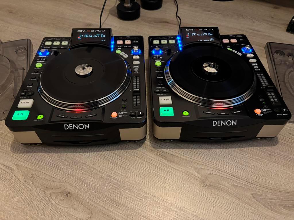 ≥ 2x Denon DN-S3700 professionele CD/USB spelers + stofkappen