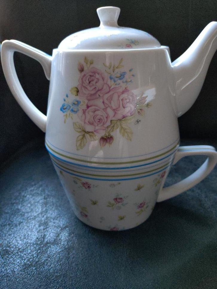 THEEPOTJE  EN KOM, JET BY TER STEEGE, Huis en Inrichting, Keuken | Servies, Zo goed als nieuw, Kop(pen) en/of Schotel(s), Overige stijlen