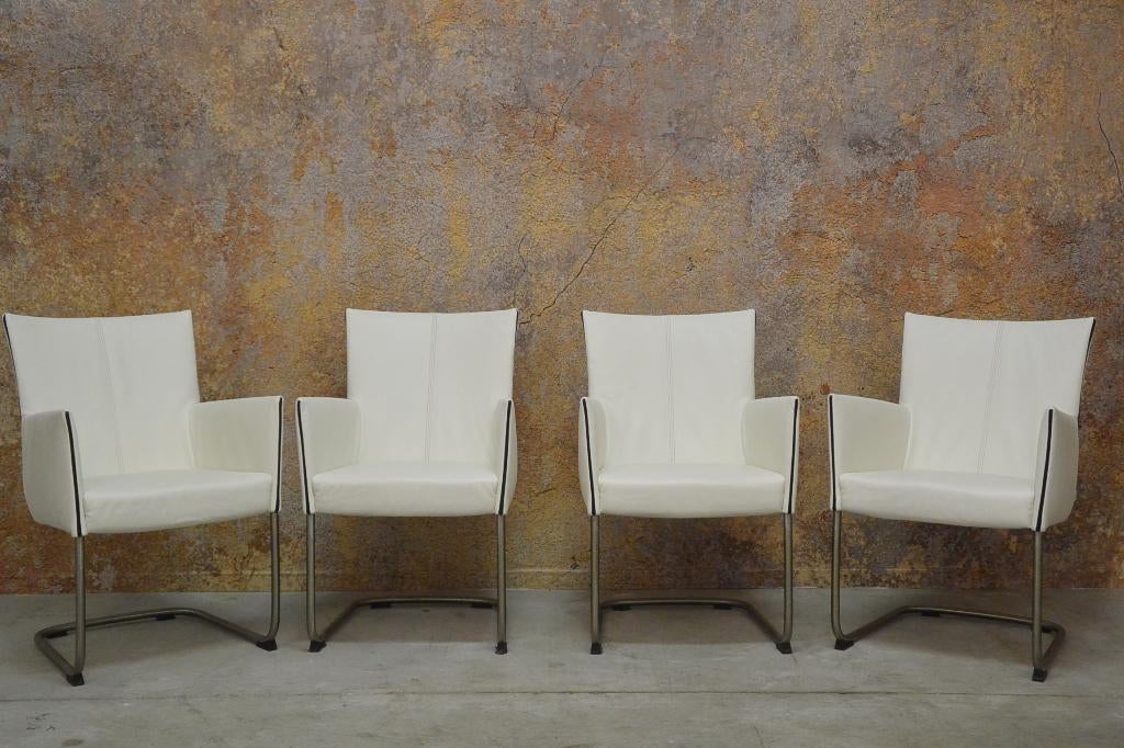 IZGStaat 4 witte leren Bert Plantagie Jones design stoelen, Wit, Bert plantagie, Ophalen of Verzenden, Vijf, Zes of meer stoelen