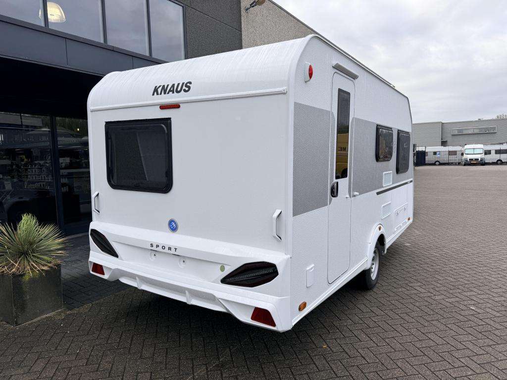 Knaus Sport 420 QD 2026, Caravans en Kamperen, Caravans, Bedrijf, Treinzit, 4 tot 5 meter, Knaus