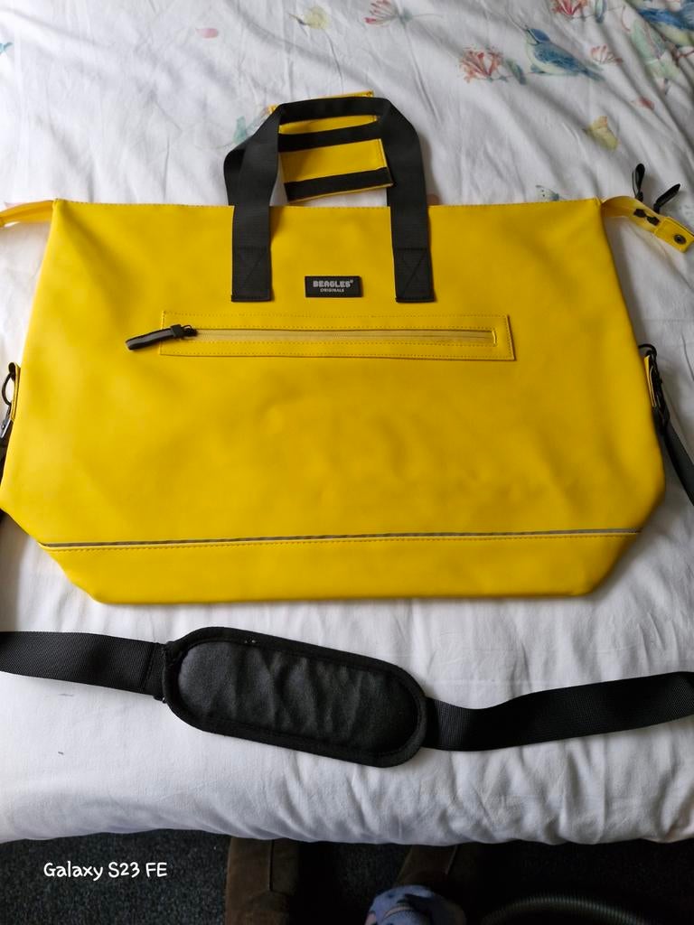 Knalgele reistas, 40 tot 60 cm, 30 cm of meer, Geel, Nieuw