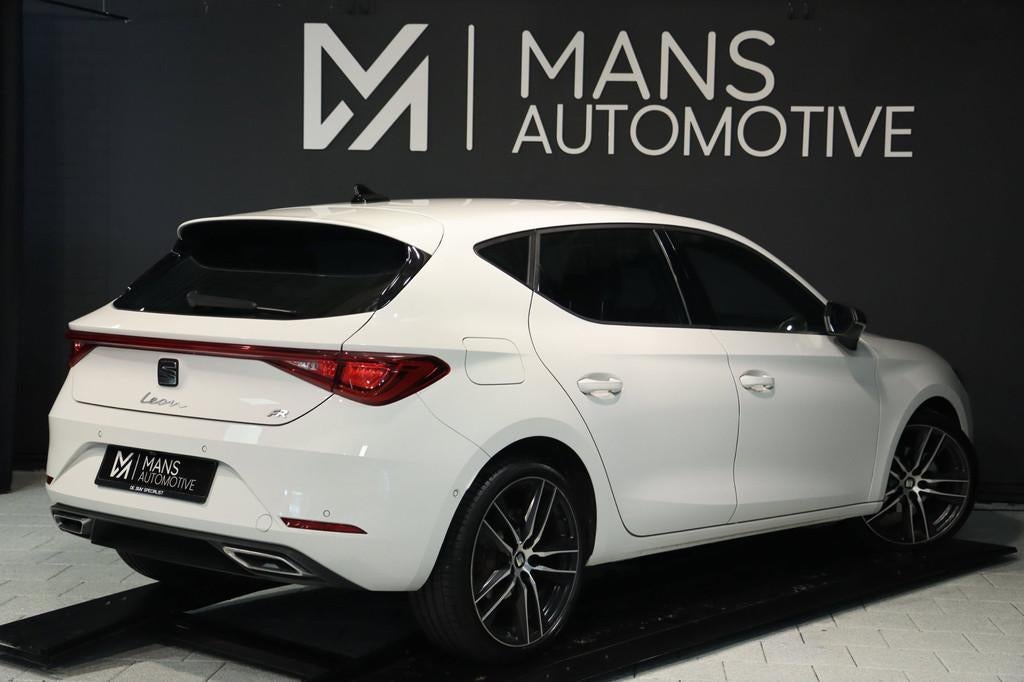 Seat Leon 1.5 eTSI FR / ACC / KEYLESS / CAMERA / SFEERVER /, 4 cilinders, Leon, Leder en Stof, Wit