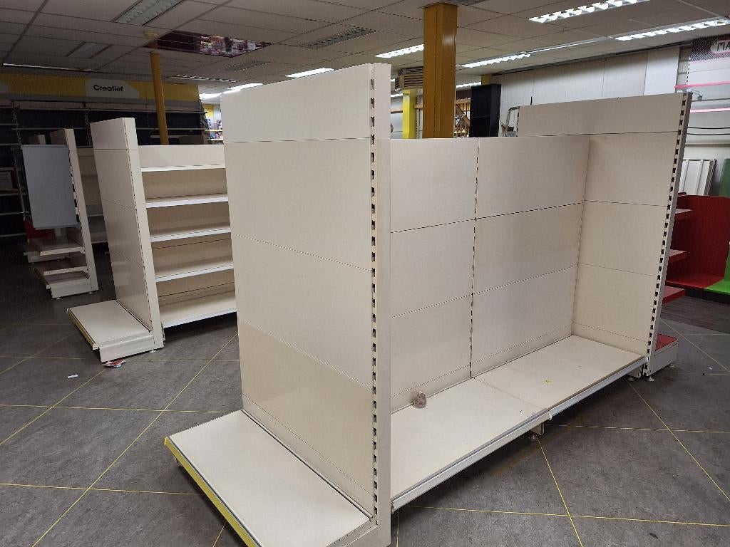 Winkelinterieur Tegometall, Ophalen