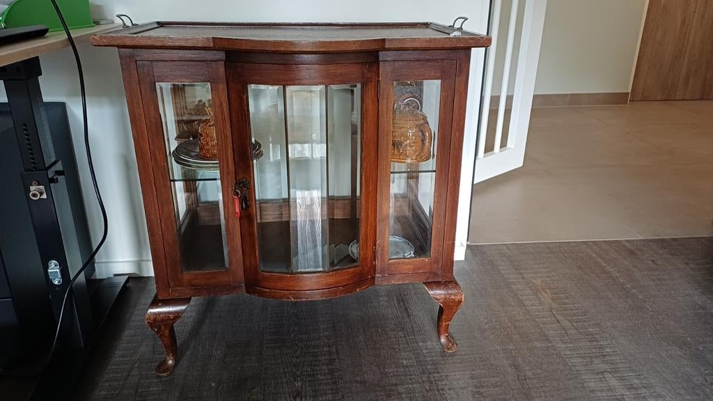 Theekastje met afneembaar blad, Ophalen