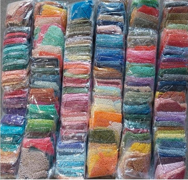 GRATIS heel veel diamond paint steentjes en accessoires, Hobby en Vrije tijd, Knutselen, Materiaal, Ophalen