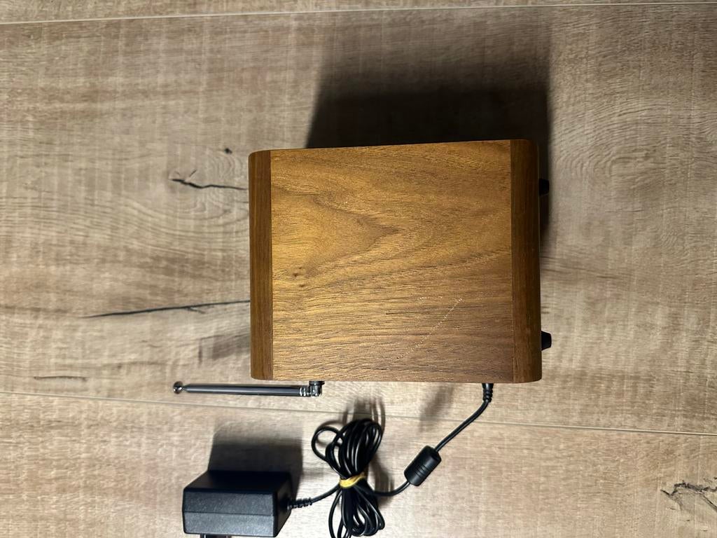 Houten radio met antenne en adapter, Ophalen of Verzenden, Gebruikt, Radio