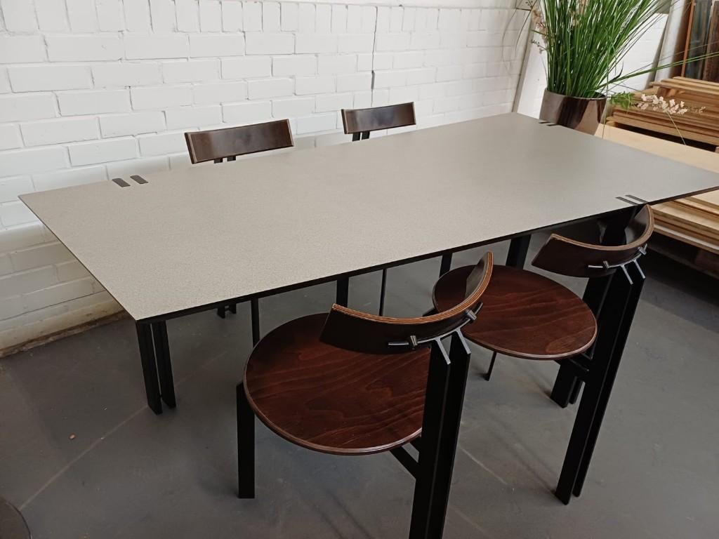 Harvink Zeta tafel voorzien van 4 Harvink stoelen, Ophalen, Gebruikt