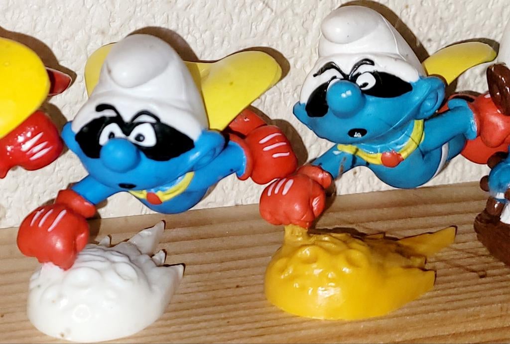 Set  2x 2.0127 Superman smurf witte + gele komeet Schleich, Verzenden, Zo goed als nieuw, Verschillende Smurfen, Poppetje, Figuurtje of Knuffel