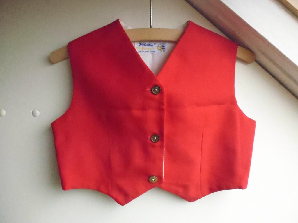 Gilet rood voor kind maat 104, Overige typen, Jongen of Meisje, Ophalen of Verzenden, Zo goed als nieuw