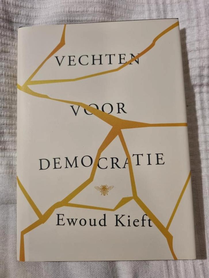 Vechten voor democratie - Ewoud Kieft, Boeken, Politiek en Maatschappij, Zo goed als nieuw, Politiek en Staatkunde, Wereld, Ophalen of Verzenden