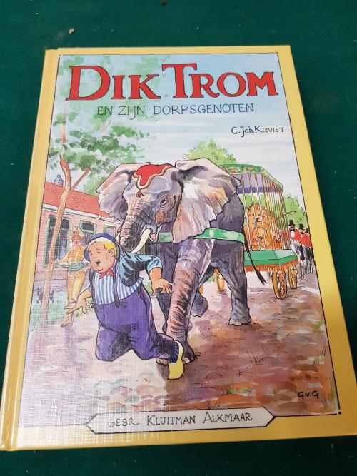 boek dik trom en zijn dorpsgenoten, Boeken, Ophalen of Verzenden