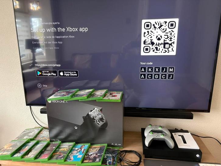 Xbox One X (1TB) compleet in doos met 2 controllers en games, Spelcomputers en Games, Spelcomputers | Xbox One, Zo goed als nieuw