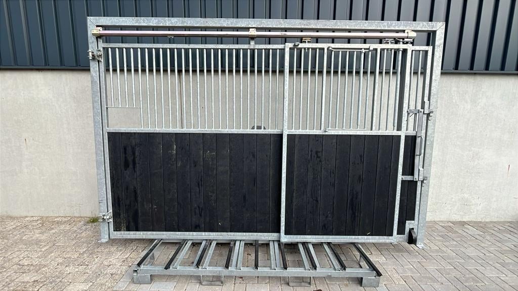 Voorwand Draaibaar | 3500 x 2300 mm. | B-keuze, Weidegang, 4 paarden of pony's of meer