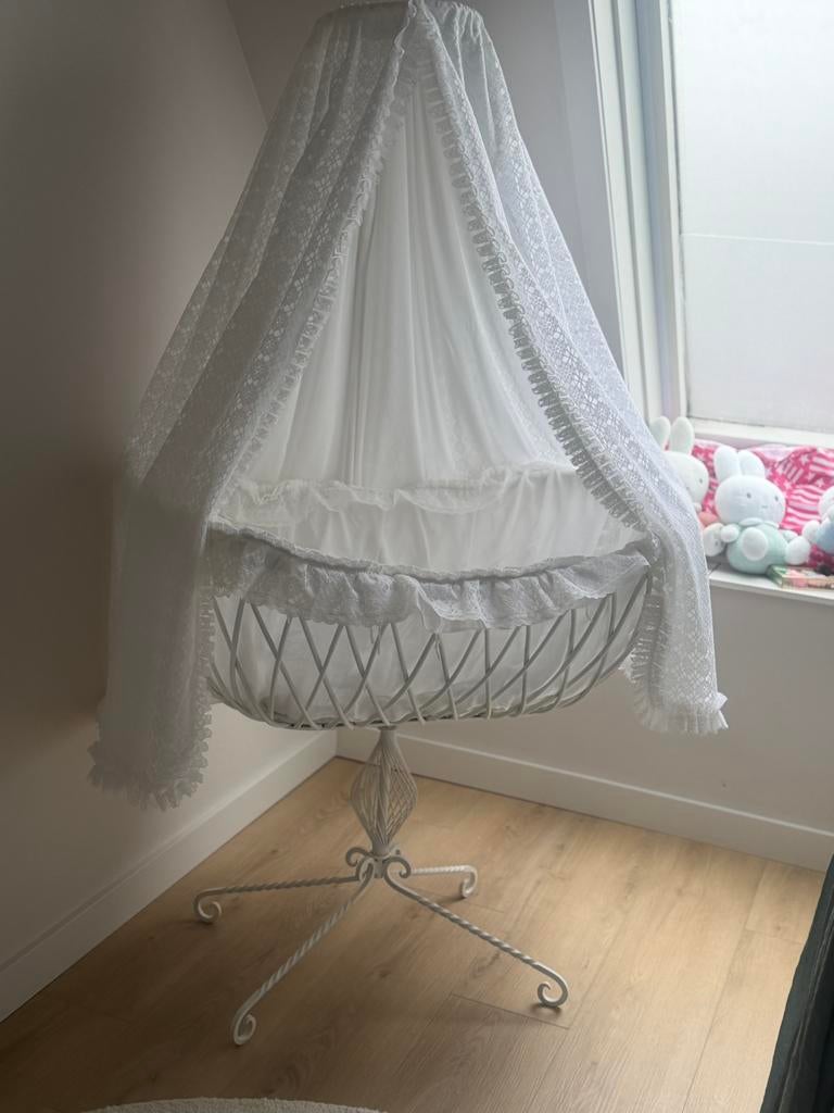 Prachtige baby wiegje heel goed en netjes, Kinderen en Baby's, Babywiegjes en Ledikanten, Ophalen of Verzenden, Zo goed als nieuw