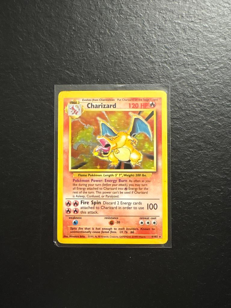 Pokémon Charizard kaart 4/102, Hobby en Vrije tijd, Verzamelkaartspellen | Pokémon, Ophalen of Verzenden, Gebruikt, Losse kaart