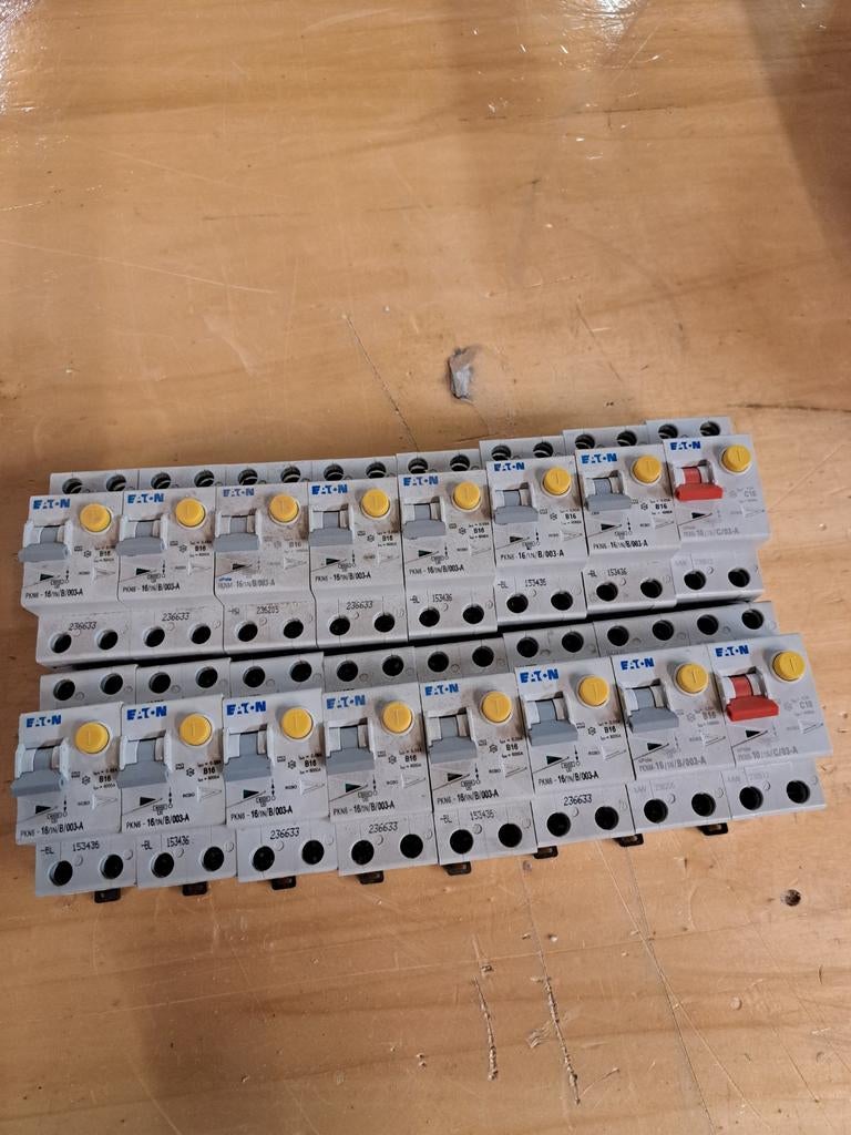 Eaton B16 en C10 automaten - Nieuwstaat, Ophalen, Zo goed als nieuw