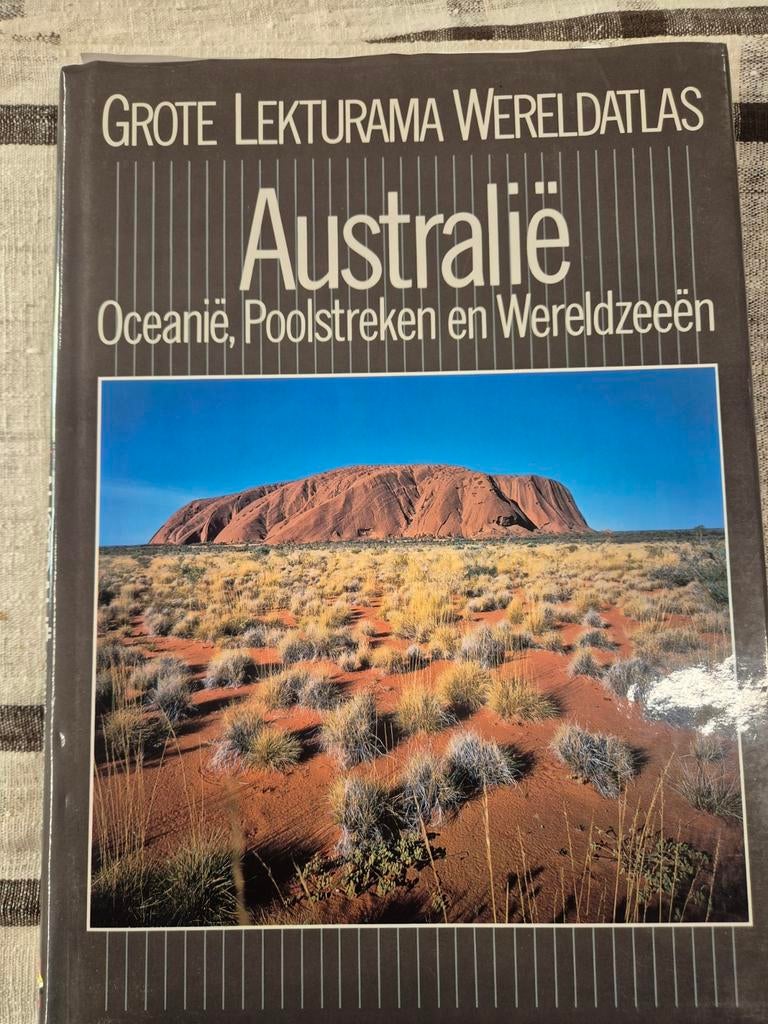 Grote Lekturama Wereldatlas: Australië, Oceanië, Poolstreken, Gelezen, Overige atlassen, Ophalen of Verzenden, Lekturama