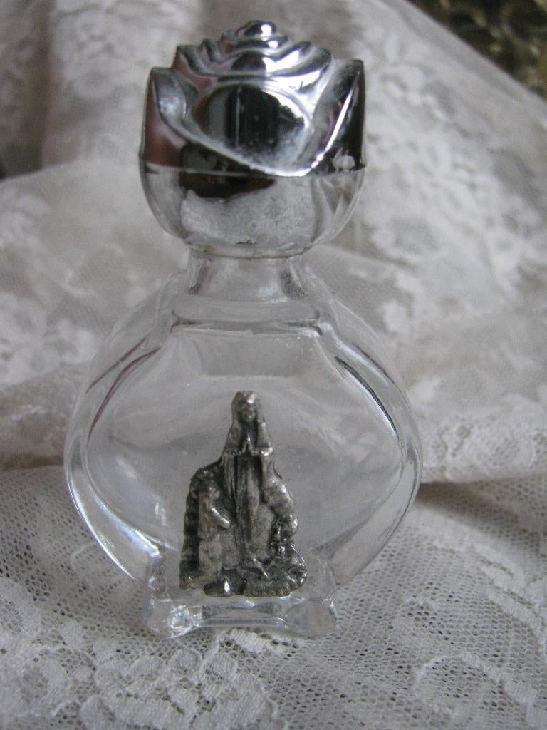 Wijwater Flesje van Glas - Lourdes 6.5 x 4 cm, Verzamelen, Verzenden, Gebruikt, Overige typen, Christendom | Katholiek