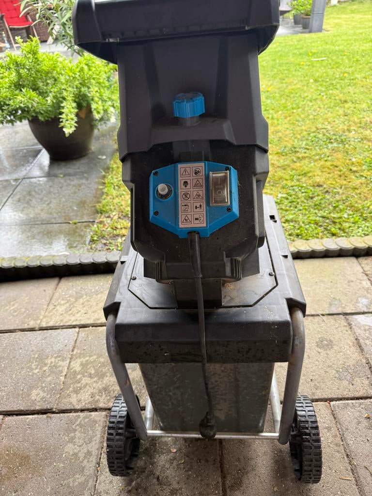 Elektrische hakselaar met opvangbak, Ophalen, Gebruikt, Elektrisch, Met opvangbak