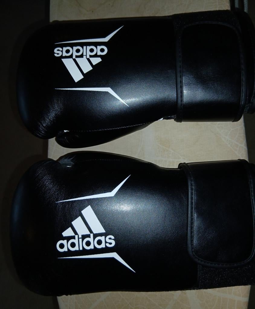 Boks handschoenen kleur zwart maat 16-OZ, Sport en Fitness, Boksen, Ophalen of Verzenden, Zo goed als nieuw, Bokshandschoenen