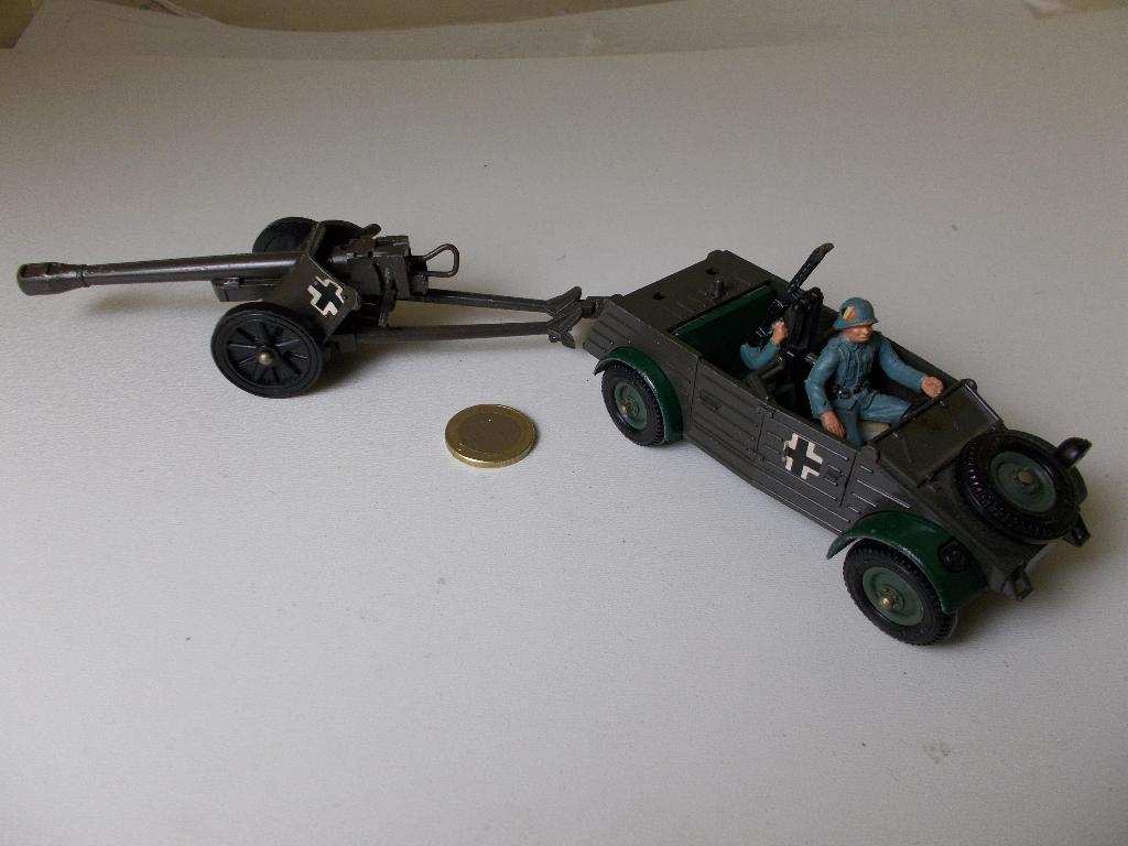 1975 Britains Ltd. 9783 KUBELWAGEN + ANTI TANK GUN (-C-)