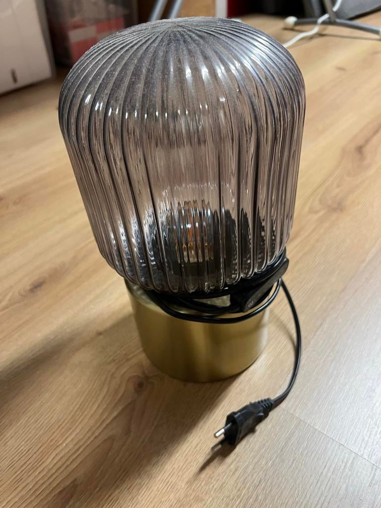 IKEA SOLKLINT tafellamp met geribbeld glas, Ophalen of Verzenden, Gebruikt, Glas, Minder dan 50 cm