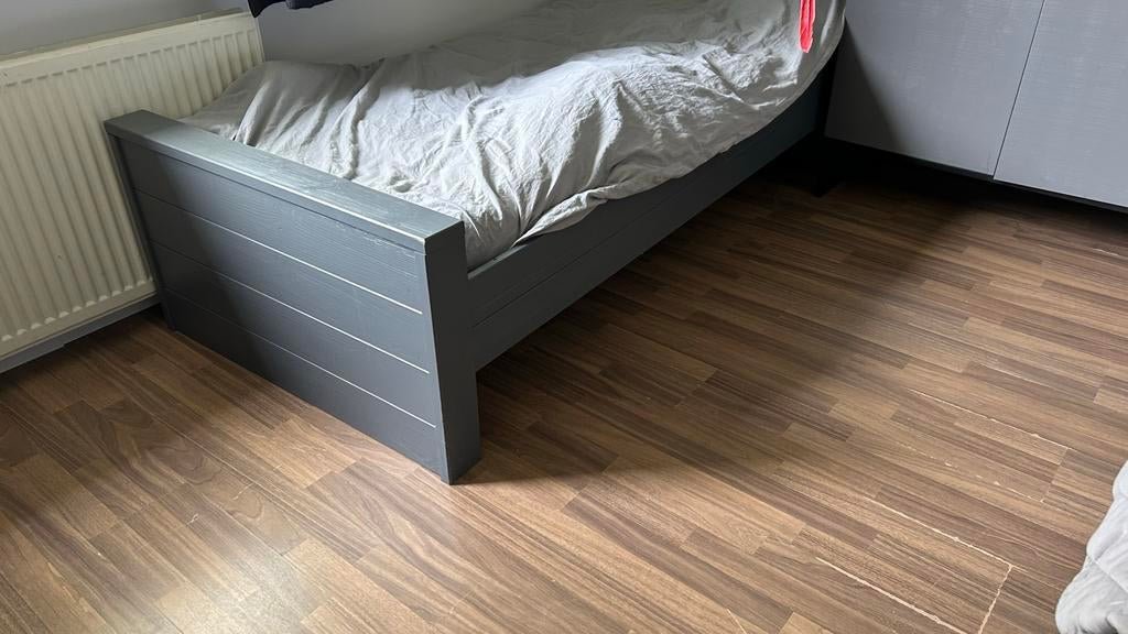 Stoere jongens slaapkamer set - bed, bureau, kast, nachtkast, Kinderen en Baby's, Kinderkamer | Complete kinderkamers, Ophalen