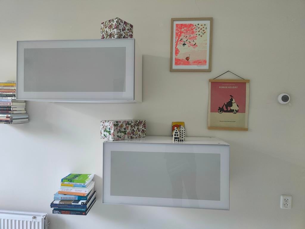 Twee witte wandkasten van IKEA, Huis en Inrichting, Kasten | Wandmeubels, Ophalen, 25 tot 50 cm, Minder dan 150 cm, Minder dan 100 cm