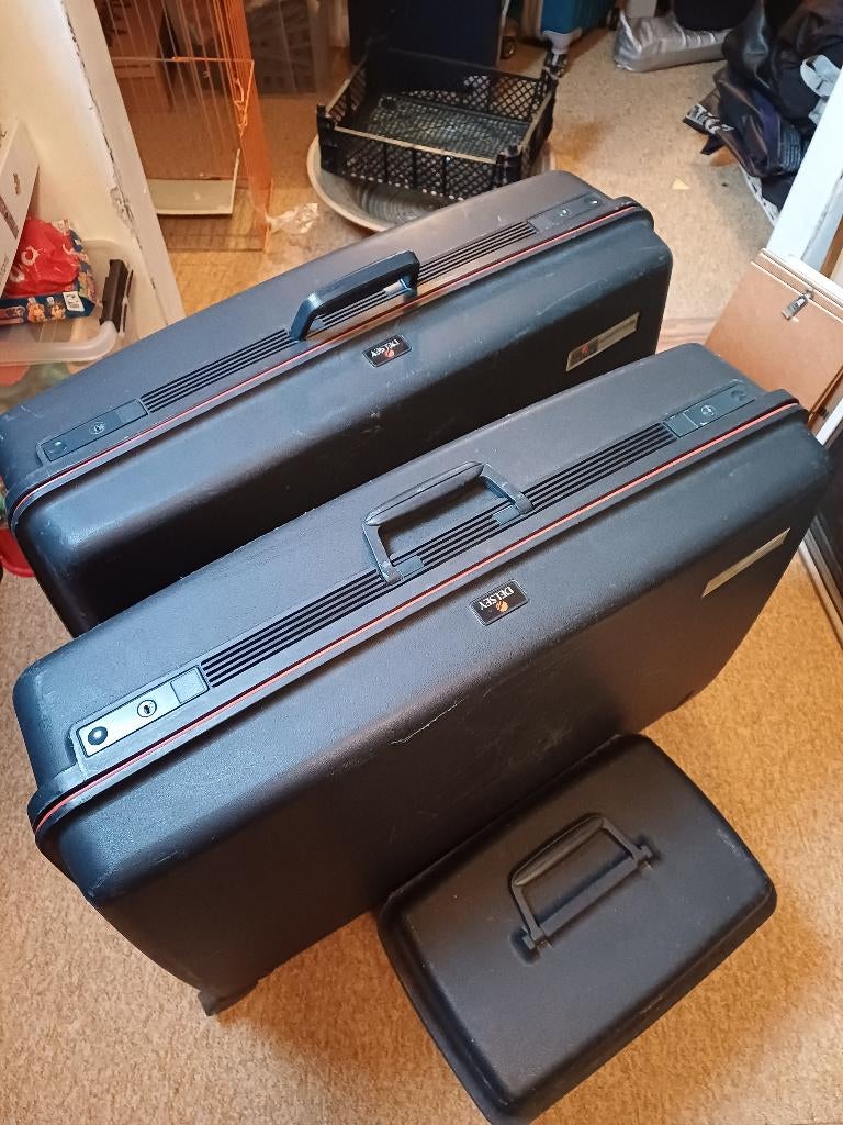 Delsey kofferset, Gebruikt, Hard kunststof, 70 cm of meer, Wieltjes