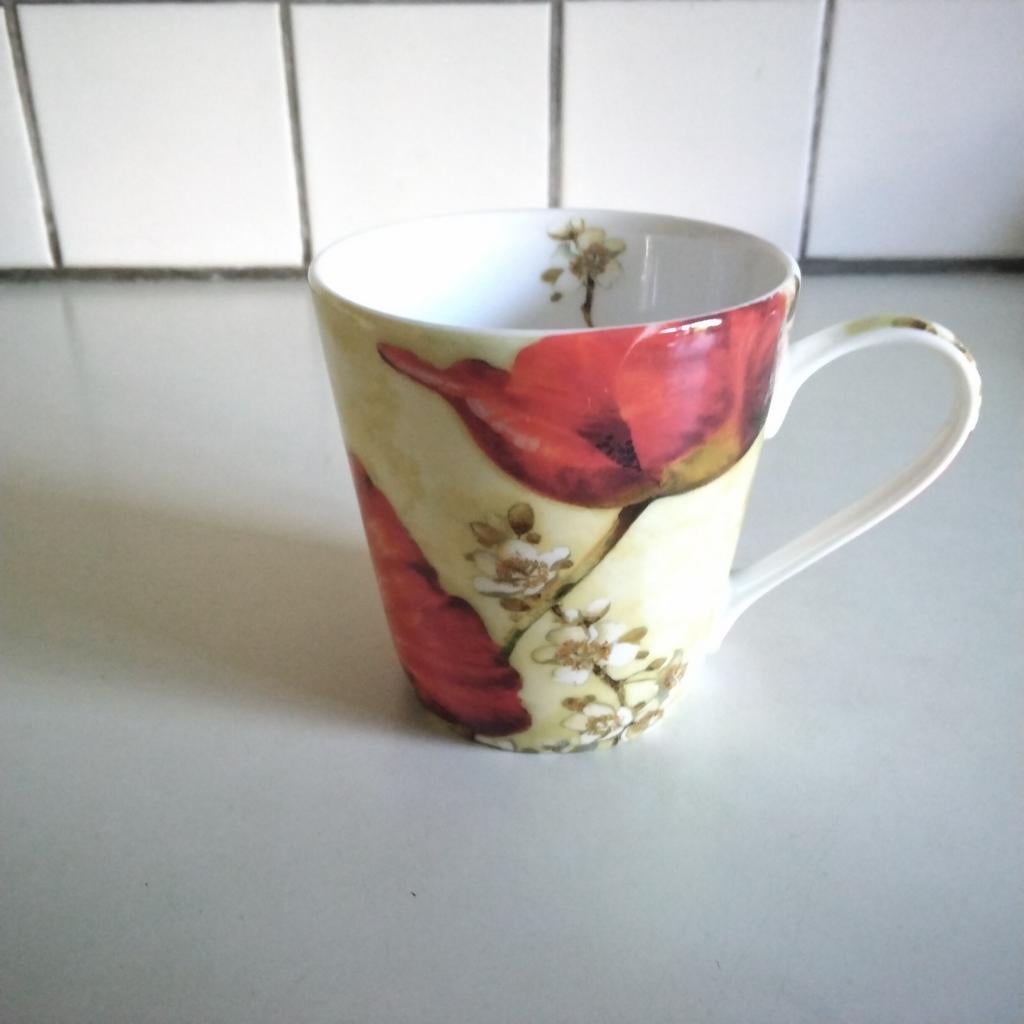 Pimpernel  mok :" poppy de villeneuve", Huis en Inrichting, Keuken | Servies, Verzenden, Zo goed als nieuw, Overige stijlen, Kop(pen) en/of Schotel(s)