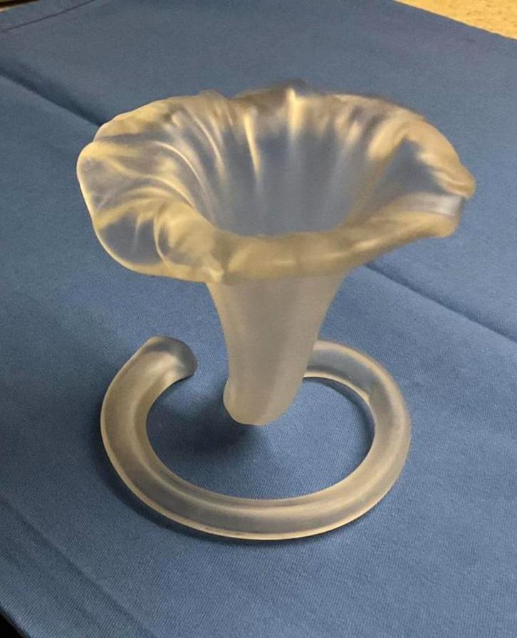 Wit glazen sier vaas, Huis en Inrichting, Woonaccessoires | Vazen, Zo goed als nieuw, Minder dan 50 cm, Glas, Ophalen of Verzenden