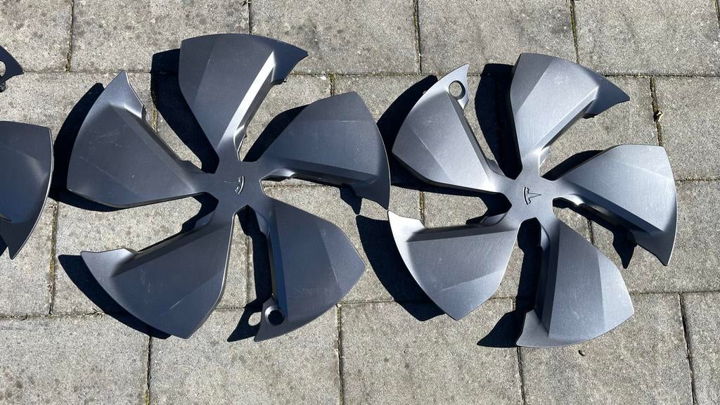 Nieuwe Tesla model Y juniper wieldoppen  19 inch, Auto diversen, Wieldoppen, Ophalen of Verzenden, Zo goed als nieuw