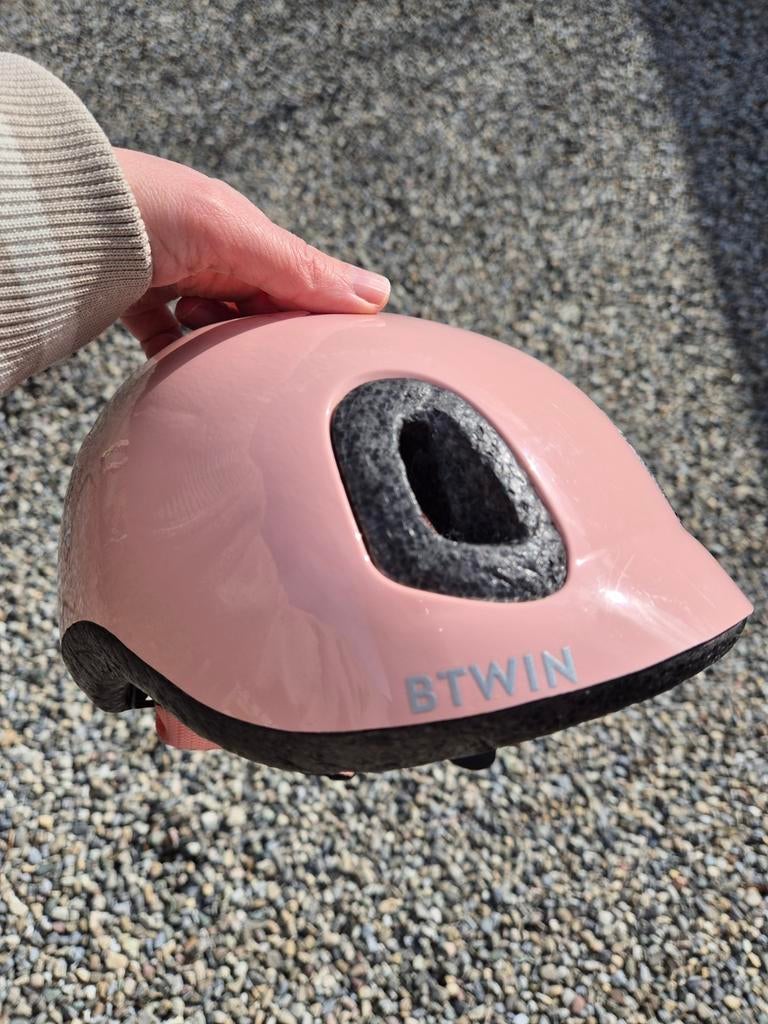 Roze B'Twin fietshelm voor baby/dreumes, Fietsen en Brommers, Fietsaccessoires | Fietshelmen, Ophalen, Zo goed als nieuw, Btwin / Decathlon