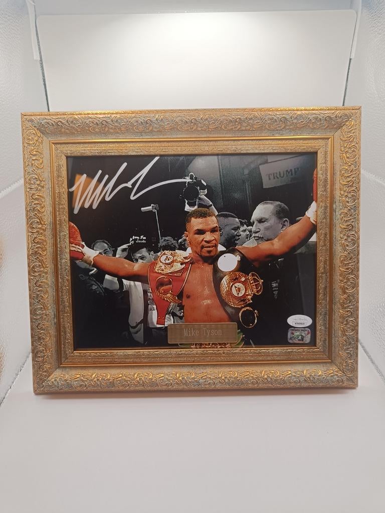 Mike Tyson Gesigneerde Foto 8x10 inch - Ingelijst met JSA, Ophalen of Verzenden, Zo goed als nieuw, Foto of Kaart, Gesigneerd