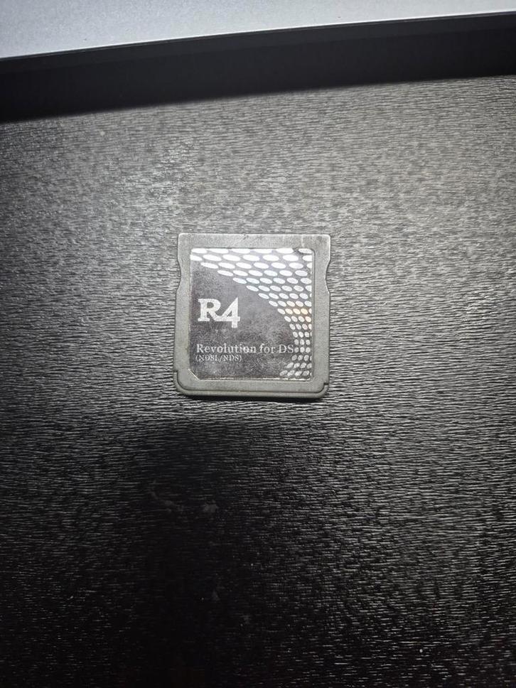 R4 Revolution for DS (NDSL/NDS) Flashkaart, Spelcomputers en Games, Games | Nintendo DS, Gebruikt, Overige genres, 1 speler, Vanaf 3 jaar