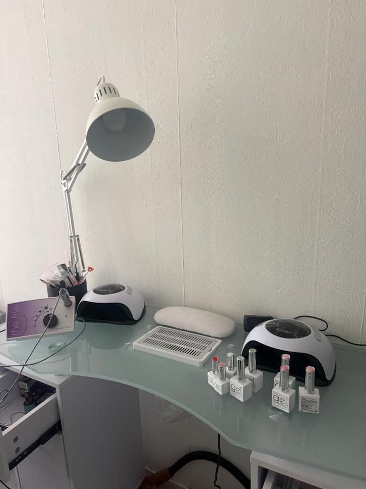 COMPLETE NAGELSTUDIO SET TE KOOP! BİAB, TAFEL enzo.., Huis en Inrichting, Tafels | Salontafels, Zo goed als nieuw, Minder dan 50 cm