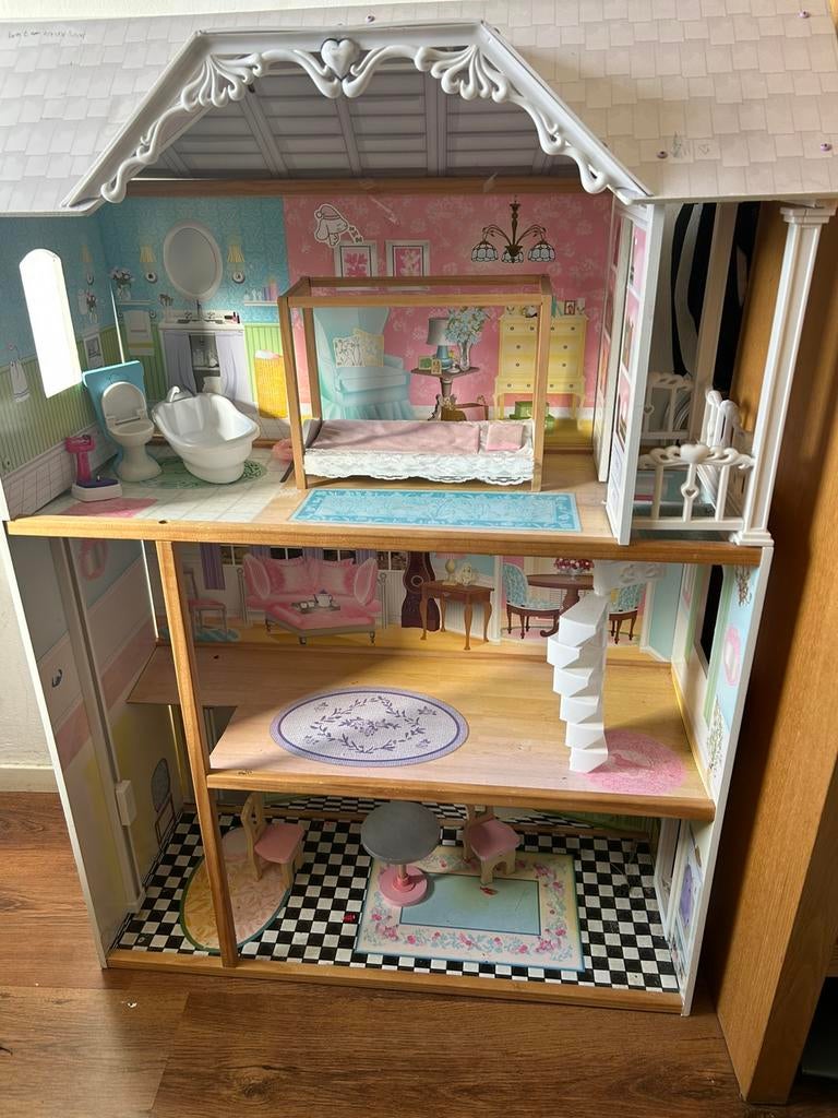 Groot houten poppenhuis met meubels – in goede staat, Ophalen of Verzenden, Zo goed als nieuw, Poppenhuis