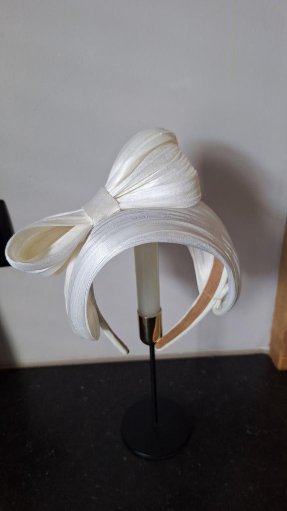 Ivoor fascinator, Kleding | Dames, Hoeden en Petten, Ophalen of Verzenden, Nieuw, One size fits all