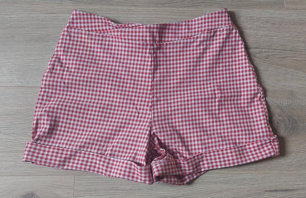 Bettie Page korte broek rood wit geruit maat 40/12 (M), Maat 38/40 (M), Bettie page, Kort, Ophalen of Verzenden