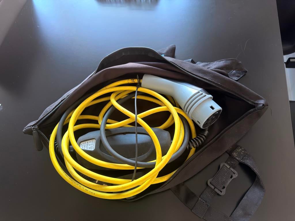 Audi Laadkabel 10A 230V AC (Type 2), Auto diversen, Laadpalen, Zo goed als nieuw, Laadkabel, Ophalen of Verzenden