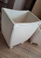 Bieden via advertentie! 2 stenen bloempotten, Ophalen of Verzenden, Overige vormen, Steen, Minder dan 40 cm