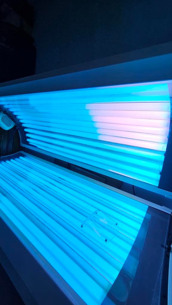 Zonnebank 24 lampen Hapro Jade 6 gezichtsbruiners + cooler, Witgoed en Apparatuur, Zonnebanken en Gezichtsbruiners, Ophalen, Zonnebank dubbelzijdig