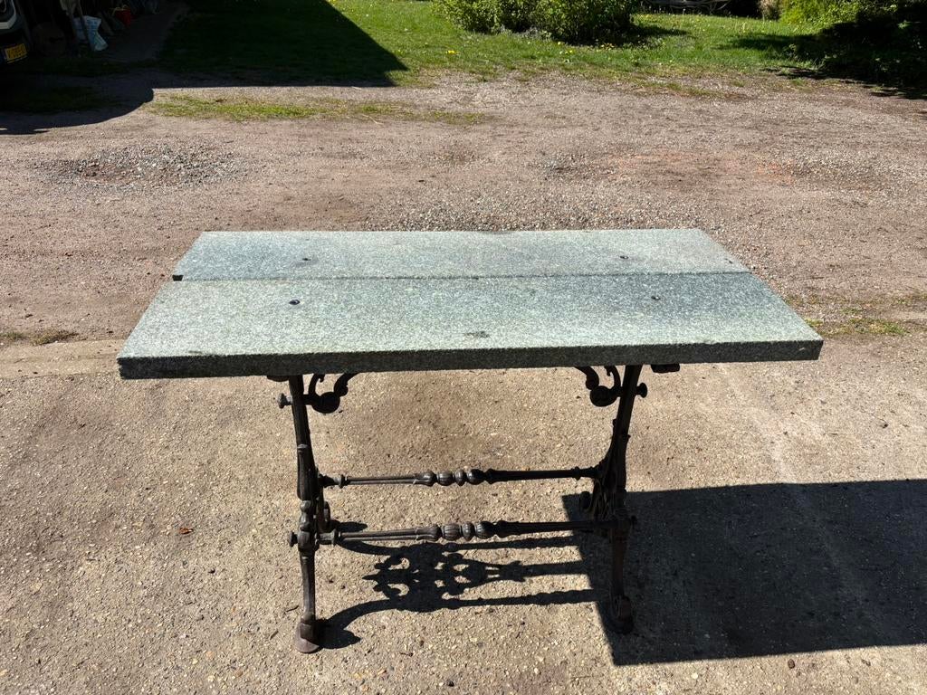 Antieke bistrotafel gietijzeren onderstel hardstenen blad, Ophalen of Verzenden