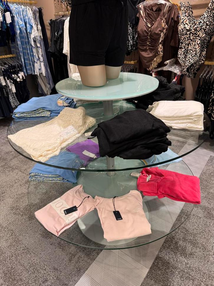 Gratis af te halen: Ronde glazen tafel (120cm doorsnede), Huis en Inrichting, Tafelonderdelen, Zo goed als nieuw, 100 tot 150 cm