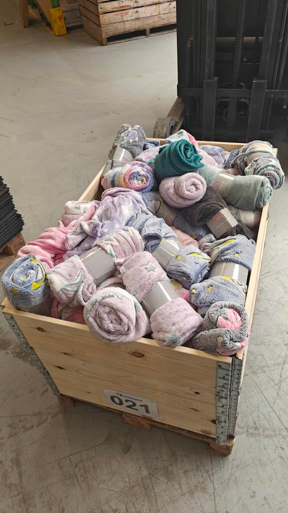 Restpartij Nieuwe Fleecekleedjes - Goedkoop!, Huis en Inrichting, Woonaccessoires | Plaids en Woondekens, Onbekend, Nieuw, Ophalen of Verzenden