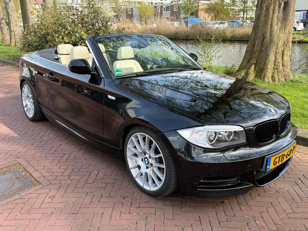 BMW 1-Serie 3.0 135I Cabrio 2010 Zwart handgeschakeld, 1-Serie, Achterwielaandrijving, Cabriolet, 4 stoelen