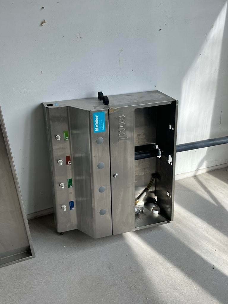 Verdeelstation voor diverse schoonmaakmiddelen, Ophalen, 1200 tot 1600 toeren, Minder dan 85 cm