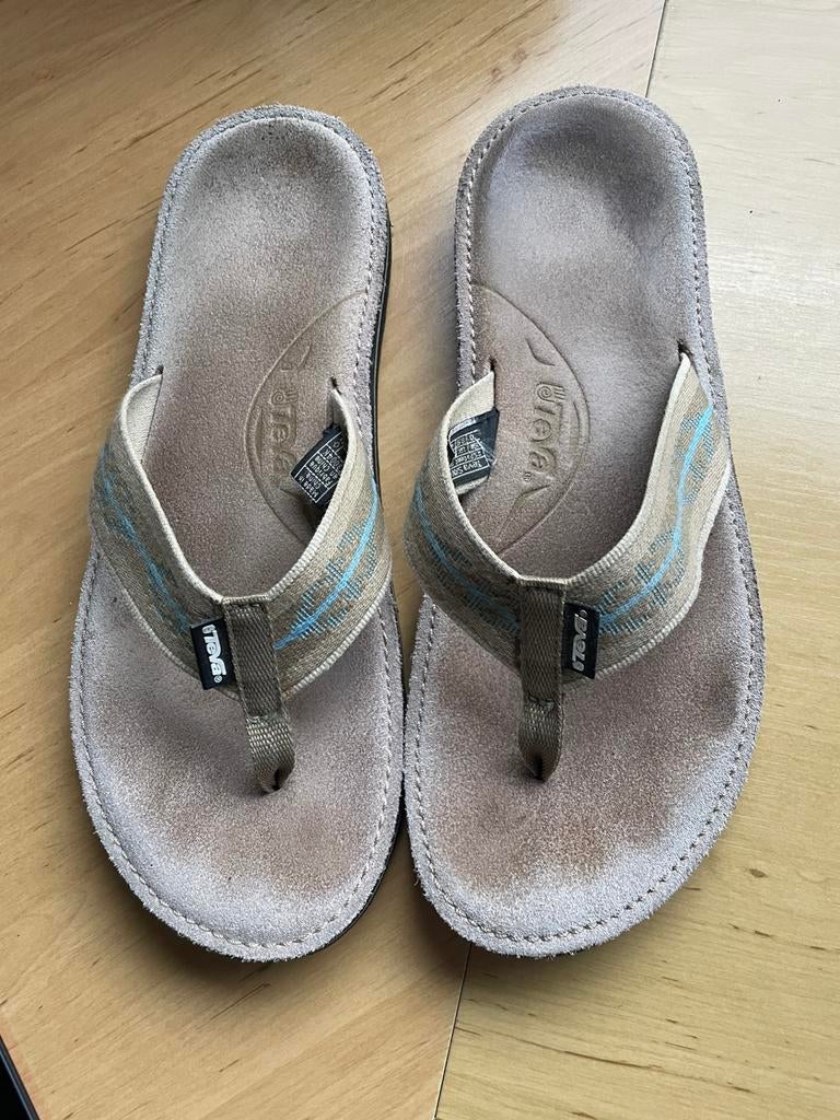 Teva teen slippers, Beige, Overige typen, Ophalen of Verzenden, Zo goed als nieuw