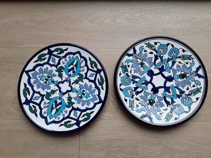 Handgeschilderde wandbord, Nabeul Tunesiē, 2x, 27cm doorsnee, Huis en Inrichting, Woonaccessoires | Wanddecoraties, Zo goed als nieuw