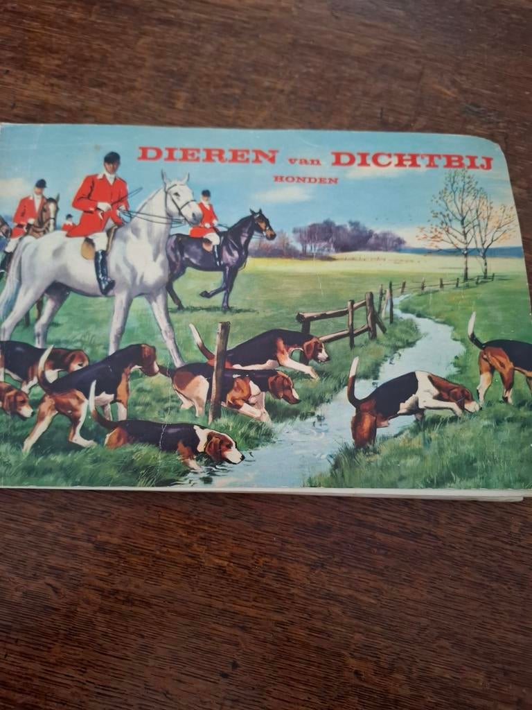 Plaatjesalbum Honden  cigaretten plaatjes, Ophalen of Verzenden, Gelezen, Mevr. S. van der Hoeven-Meijer (tekst en selectie), Plaatjesalbum